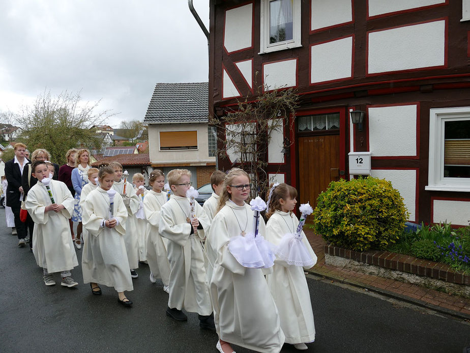 1. Heilige Kommunion in St. Crescentius (Foto: Karl-Franz Thiede)